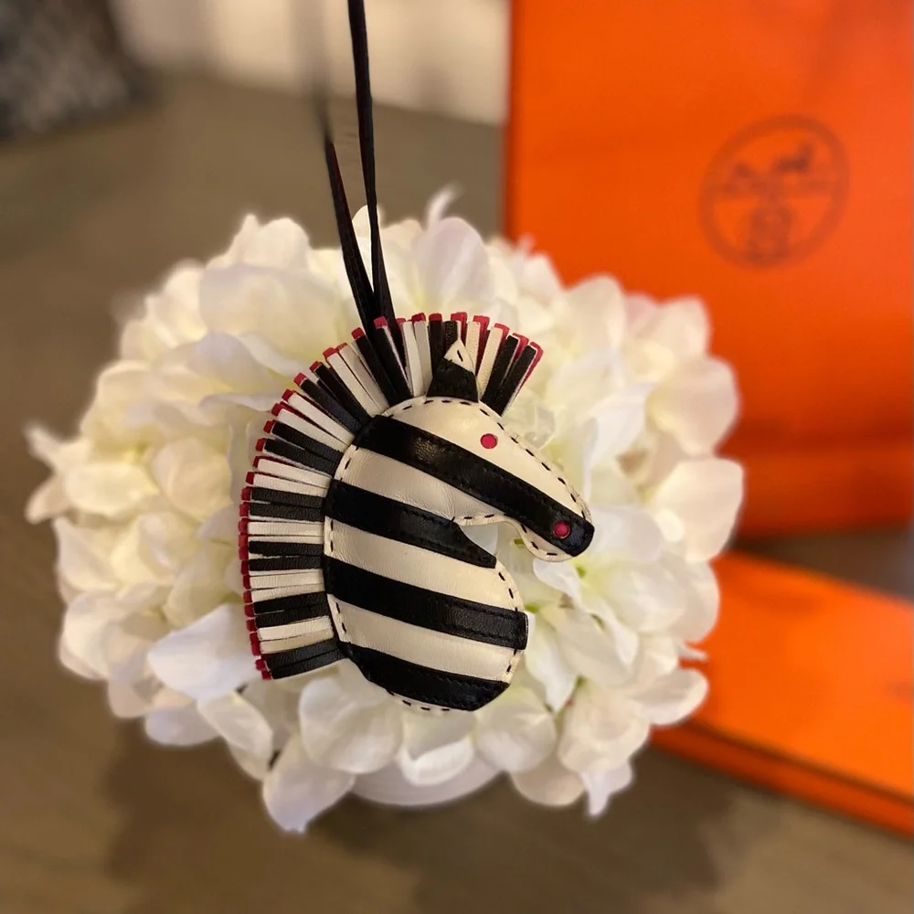 Hermes Charm - Picture 5 of 10